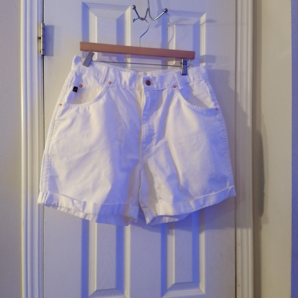 Sz 18 Chic white denim shorts